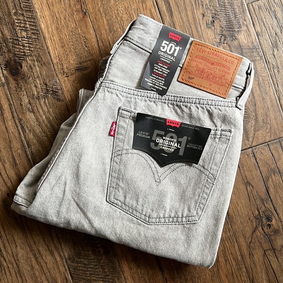 Levi’s Premium 501 Women’s Original Cropped Jean - Picture 2 of 14